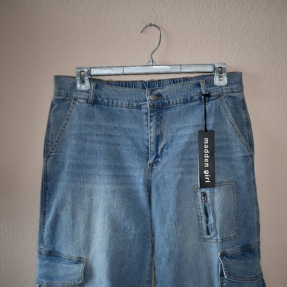 Madden Girl Junior's Light Wash Denim Slouchy Cargo Capri Jeans Size XL - Picture 3 of 6